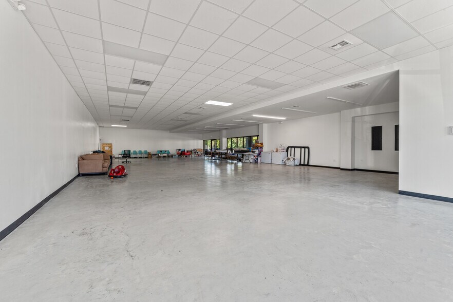 More Photos Of 8482 Perkins Rd, Baton Rouge General Retail For Lease