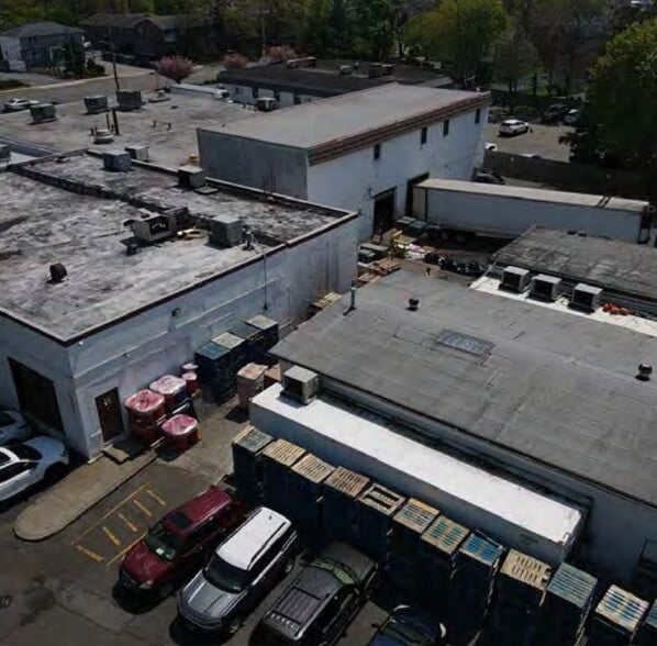 More Photos Of 422-426 Great East Neck Rd, West Babylon Warehouse For Lease