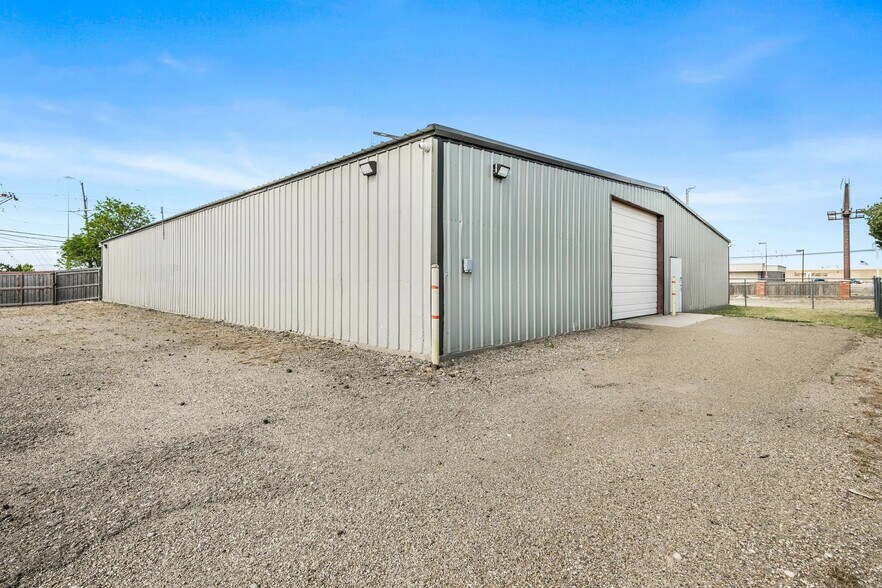More Photos Of 5980 Arden Rd, Amarillo Warehouse For Lease