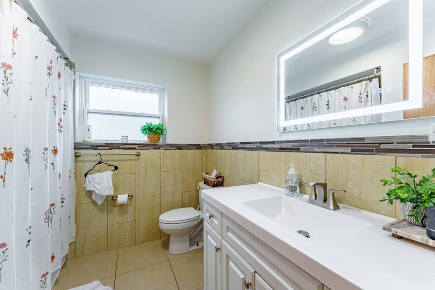 More Photos Of 2724 W 51st St, Chicago Storefront Retail Residential For Sale