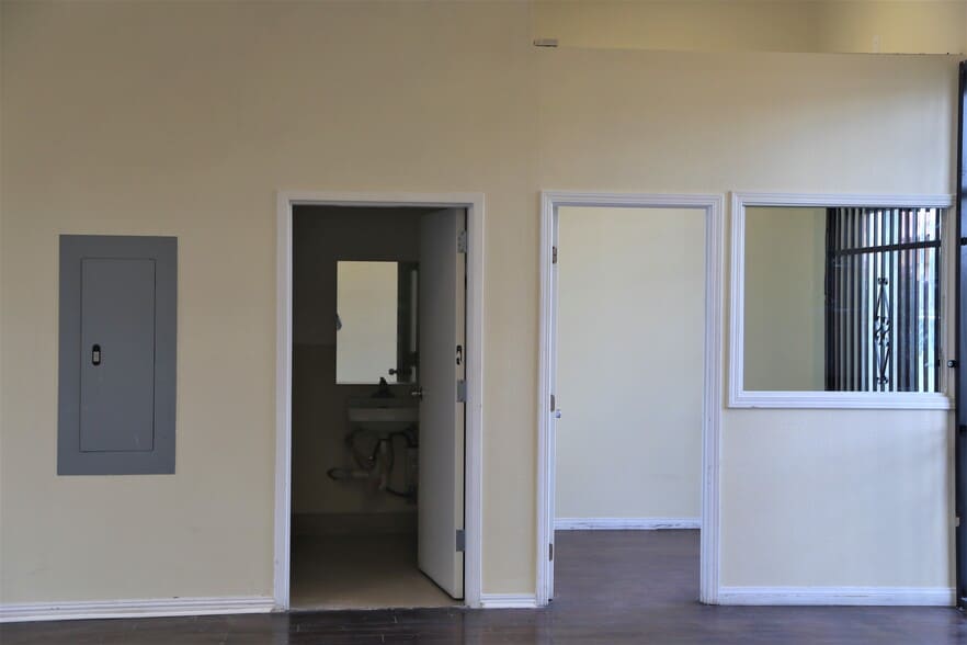 More Photos Of 2308 University Ave, Riverside Freestanding For Lease