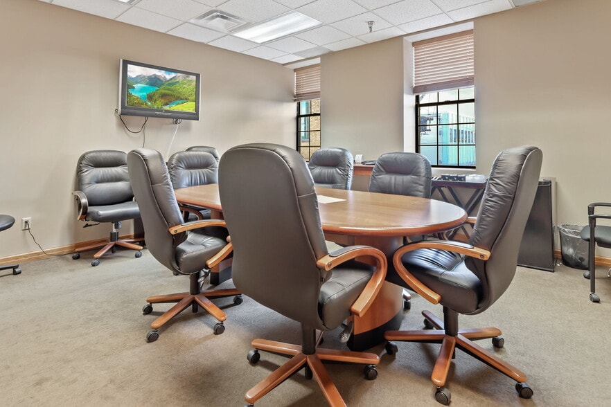 More Photos Of 11 N 7th Ave N, Saint Cloud Office For Sale