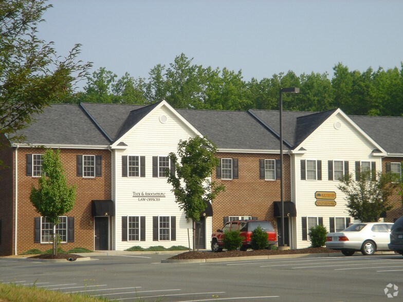 More Photos Of 8052 Elm Dr, Mechanicsville Office For Lease