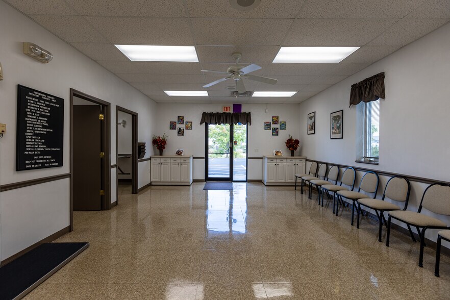 More Photos Of 14605 Velp Ave, Suamico Veterinarian Kennel For Lease