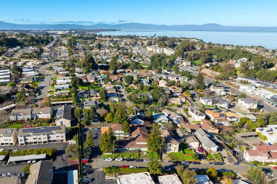 More Photos Of 900 Alvarez Ave, Pinole Apartments For Sale