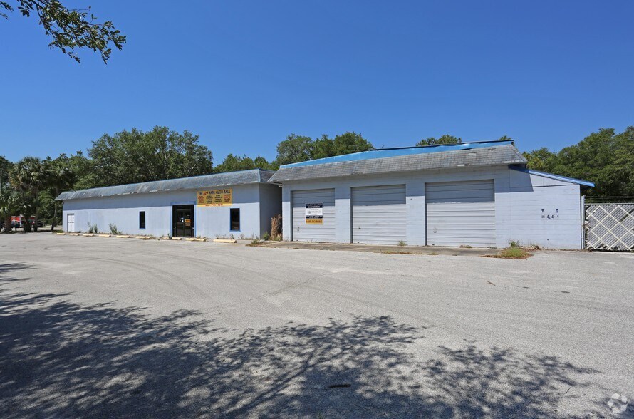 More Photos Of 284 S Center St, Pierson Auto Repair For Lease