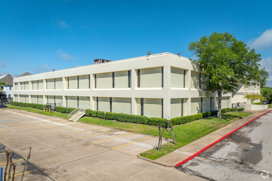More Photos Of 6550 Mapleridge St, Houston Medical For Lease