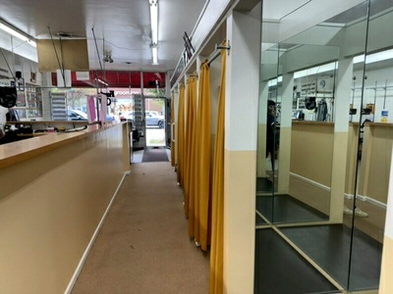 More Photos Of 616-620 Roosevelt, Chicago General Retail For Sale
