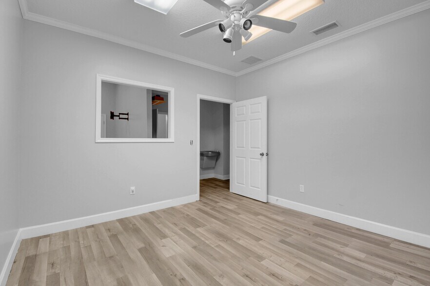 More Photos Of 9905 Old St Augustine Rd, Jacksonville Medical For Lease