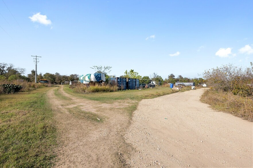 More Photos Of 2004 Caldwell Ln, Del Valle Land For Sale