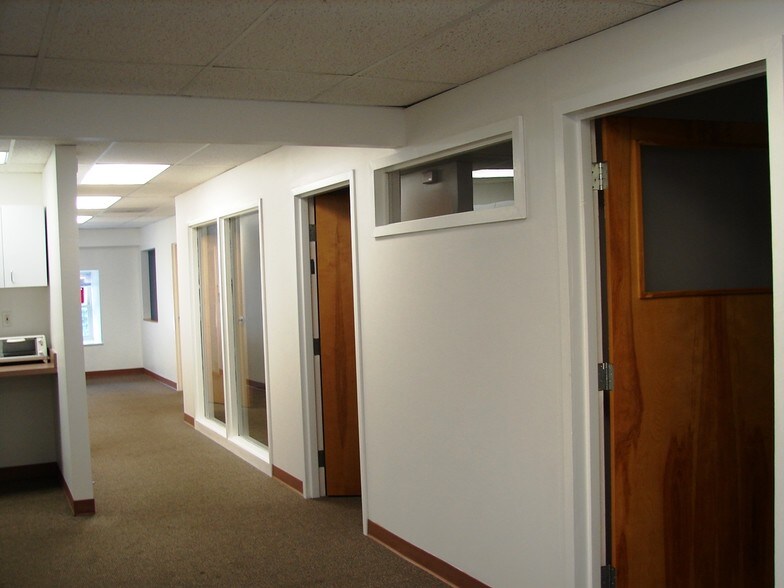 More Photos Of 15720-15754 Crabbs Branch Way, Rockville Showroom For Lease