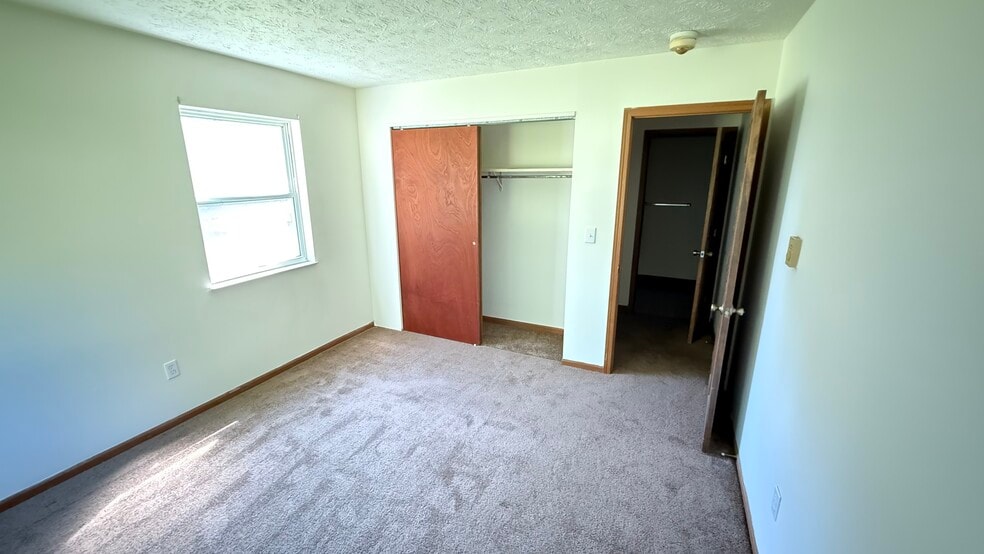 More Photos Of 432 McConnell St, Uhrichsville Apartments For Sale