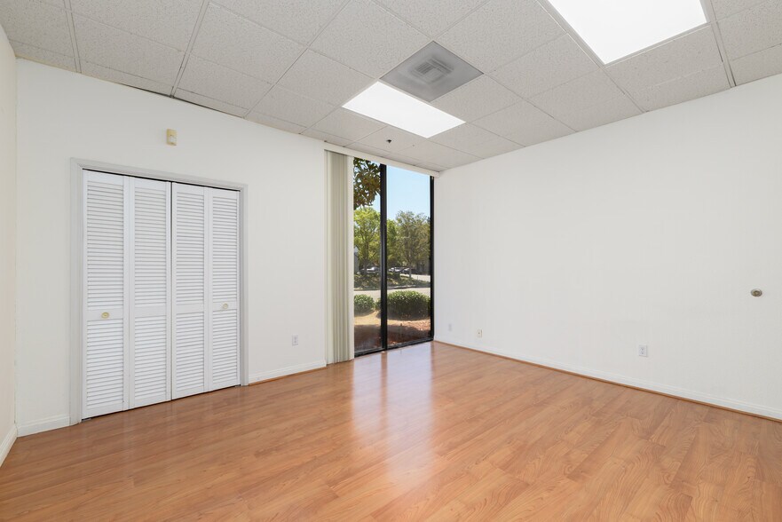 More Photos Of 709 Via Alondra, Camarillo Warehouse For Lease