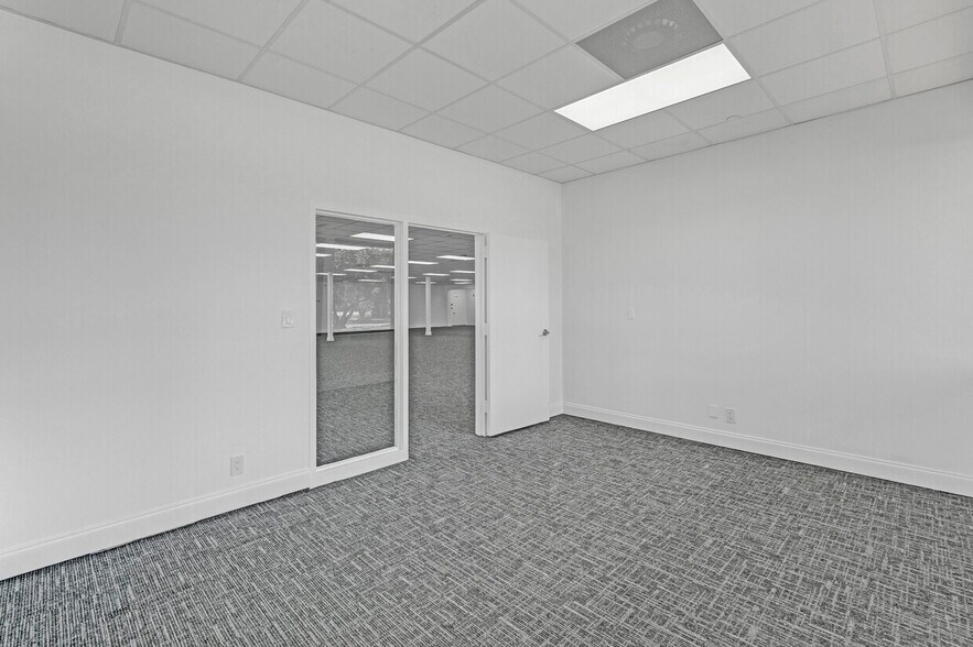 More Photos Of 1910 NW 97th Ave, Miami Distribution For Lease