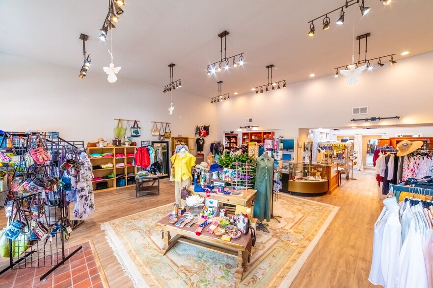 More Photos Of 1010 1st St, Snohomish General Retail For Lease