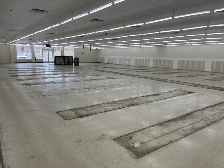 More Photos Of 343 Ash St, Benton Freestanding For Sale