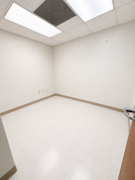 More Photos Of 1911 Lubbock St, Harlingen Healthcare For Lease