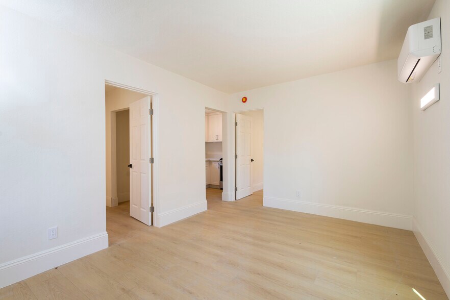 More Photos Of 914 E Martin Luther King Jr Blvd, Los Angeles Apartments For Sale