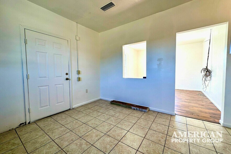More Photos Of 5611 15th St E, Bradenton Freestanding For Lease
