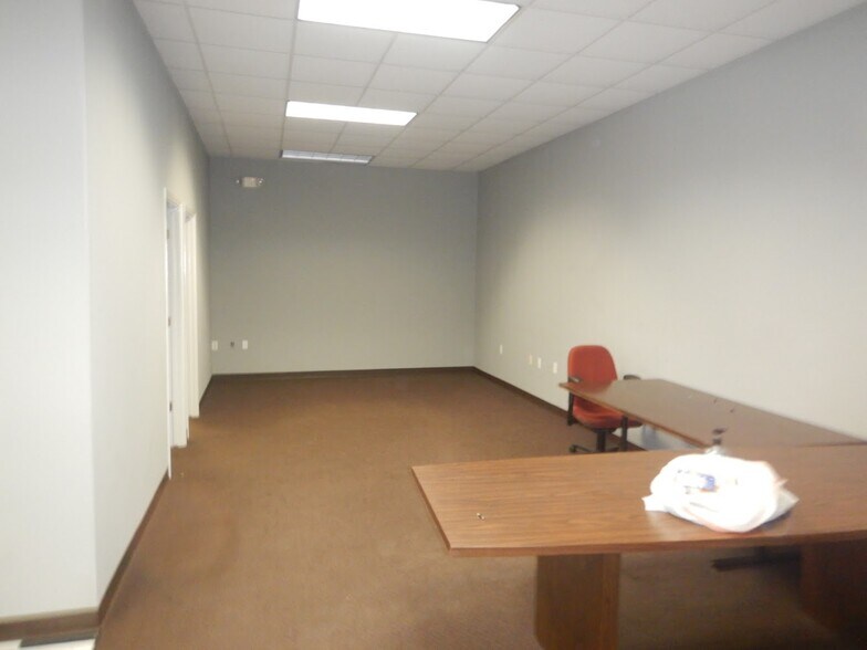 More Photos Of 6530 Supply Row, Houston Warehouse For Lease