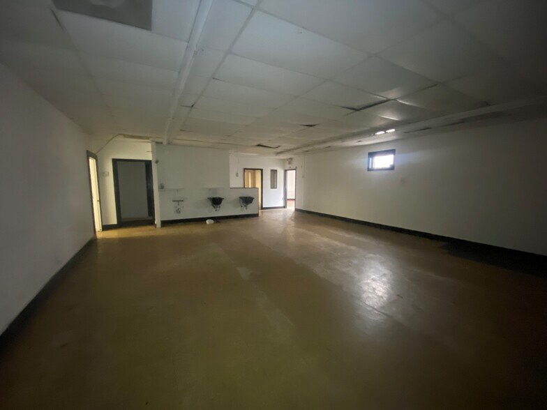 More Photos Of 492 Capital Ave SW, Battle Creek Freestanding For Sale