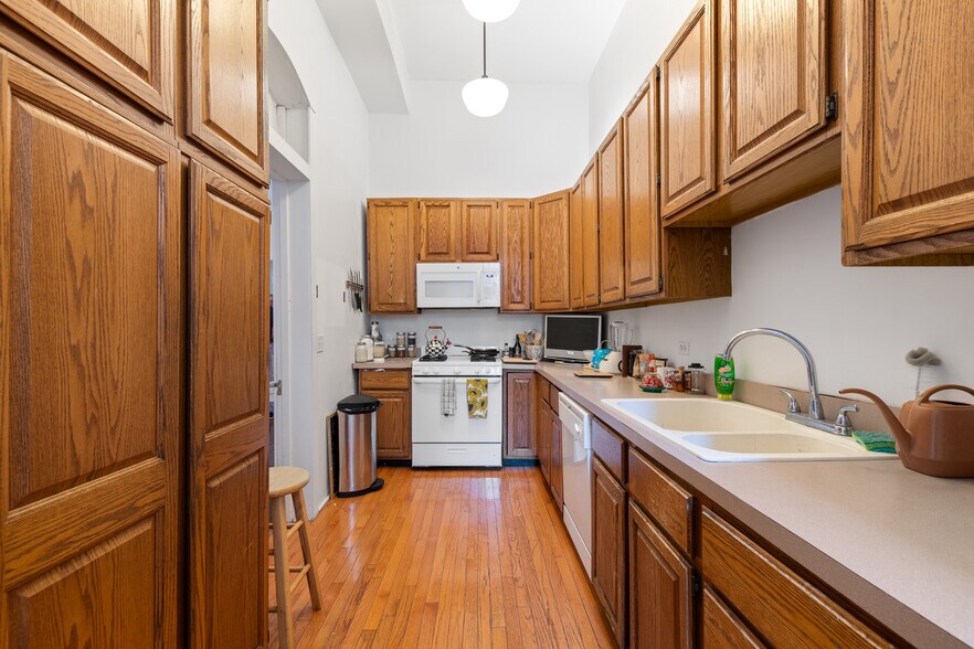 More Photos Of 1239 N Dearborn St, Chicago Apartments For Sale