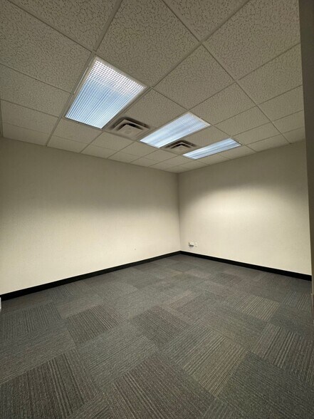 More Photos Of 6325 Cochran Rd, Solon Office For Sale