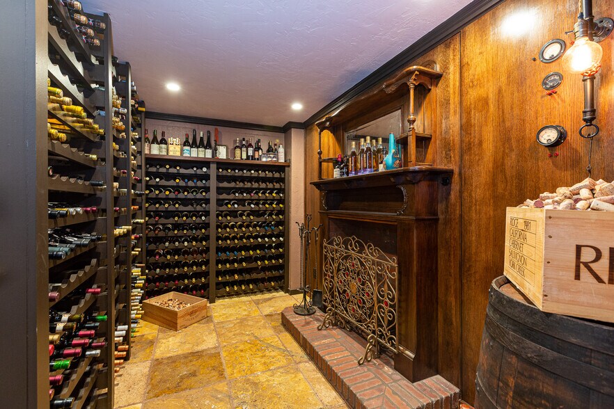 More Photos Of 1069-1073 Howard St, San Francisco Storefront Retail Office For Sale