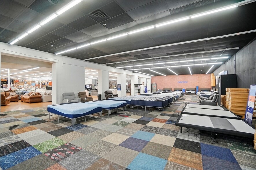 More Photos Of 50 Eswin St, Cincinnati Freestanding For Sale