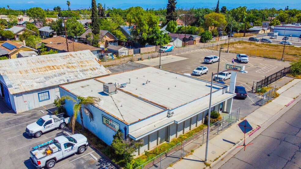 More Photos Of 3405 E Tulare St, Fresno Flex For Sale