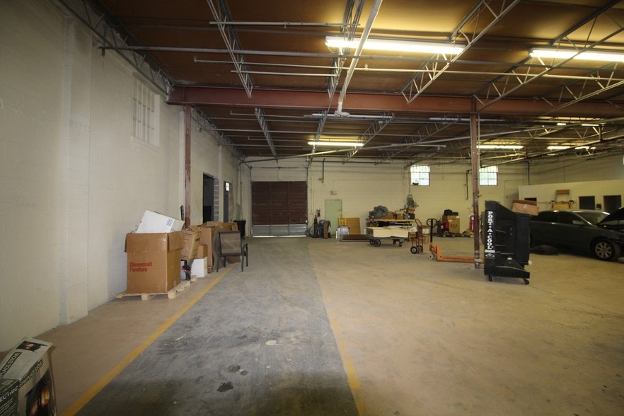 More Photos Of 3511 Walnut St, Jacksonville Warehouse For Lease