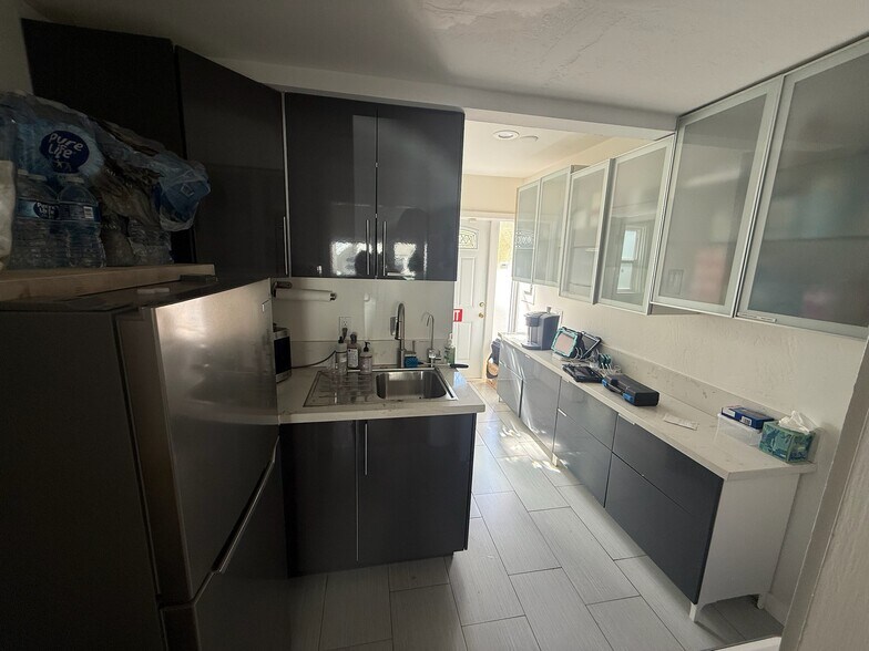 More Photos Of 7880 Exchange Pl, La Jolla Freestanding For Lease