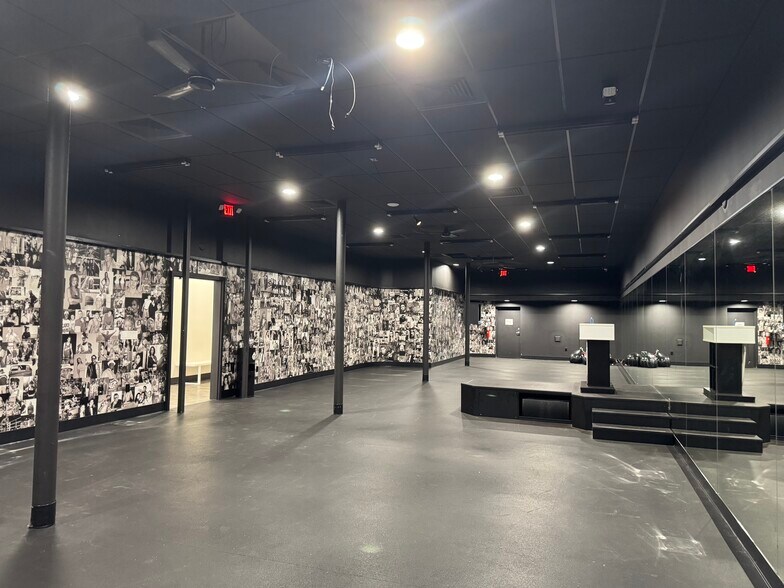 More Photos Of 2341 Hollywood Blvd, Hollywood Freestanding For Lease