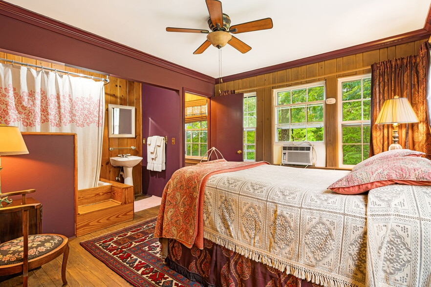 More Photos Of 1186 Old Us Hwy 70 W, Black Mountain Hospitality For Sale