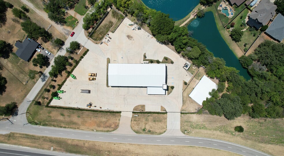 More Photos Of 8560 Interstate 35, Hickory Creek Warehouse For Lease