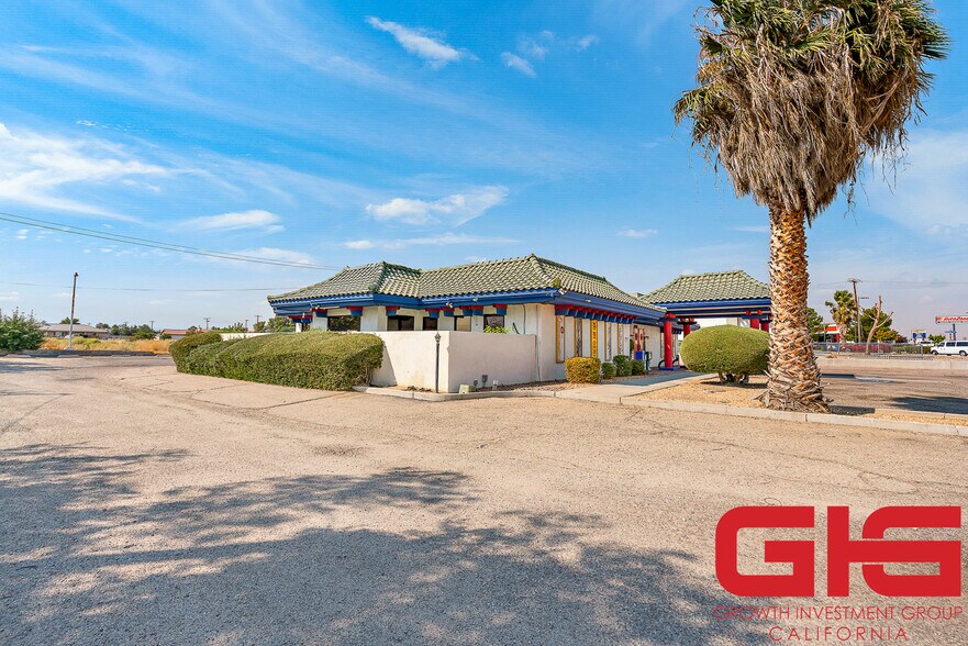 More Photos Of 14745 Palmdale Rd, Victorville General Retail For Sale