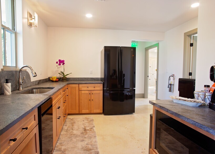 More Photos Of 521 SE 2nd St, Ocala Office For Lease