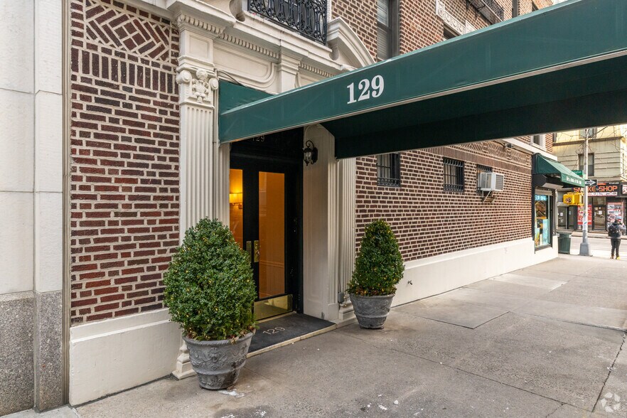 More Photos Of 1210-1218 Lexington Ave, New York Apartments For Lease