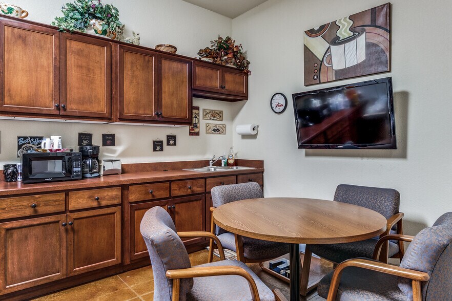 More Photos Of 230 E Ovilla Rd, Red Oak Office For Lease