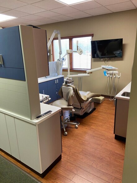 More Photos Of 1N141 County Farm Rd, Winfield Medical For Sale