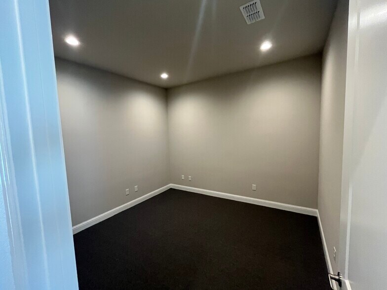 More Photos Of 3951 Alma Rd, McKinney Medical For Lease