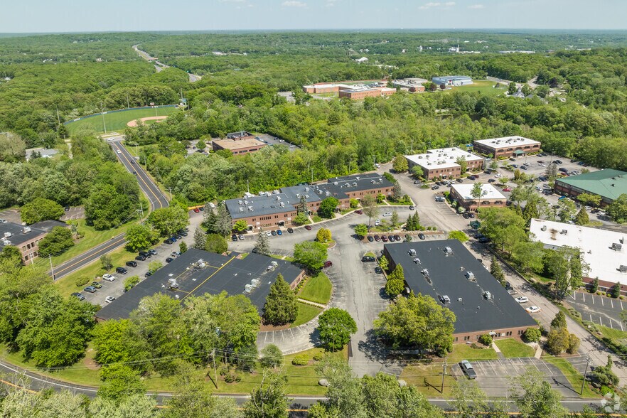 More Photos Of 6 Blackstone Valley Pl, Lincoln Medical For Sale