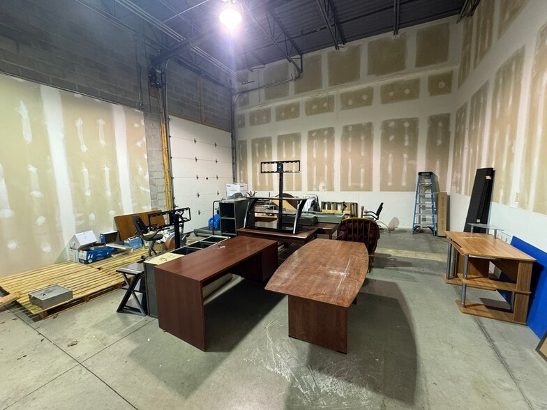 More Photos Of 7580 Northcliff Ave, Brooklyn Office For Lease