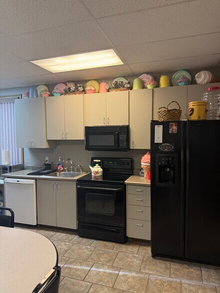 More Photos Of 2990 N Townsend Ave, Montrose Light Distribution For Sale