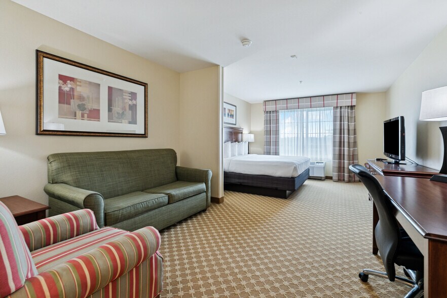 More Photos Of 130 Holiday Blvd, Covington Hotel For Sale