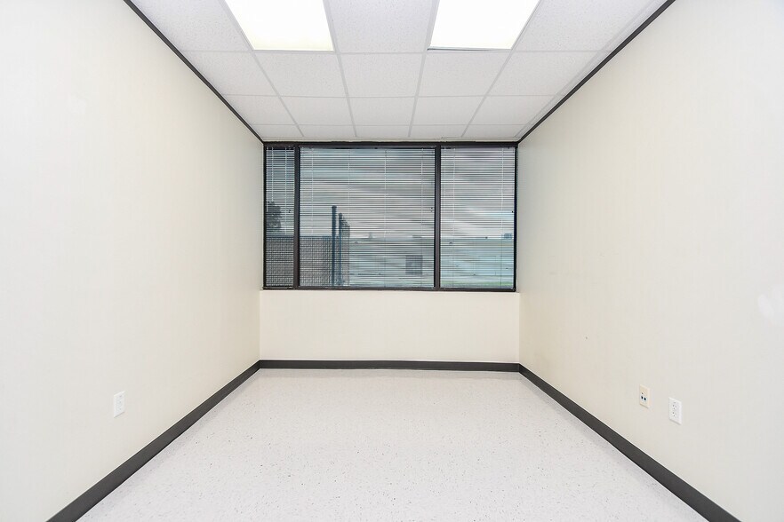 More Photos Of 15366 Park Row, Houston Office For Sale