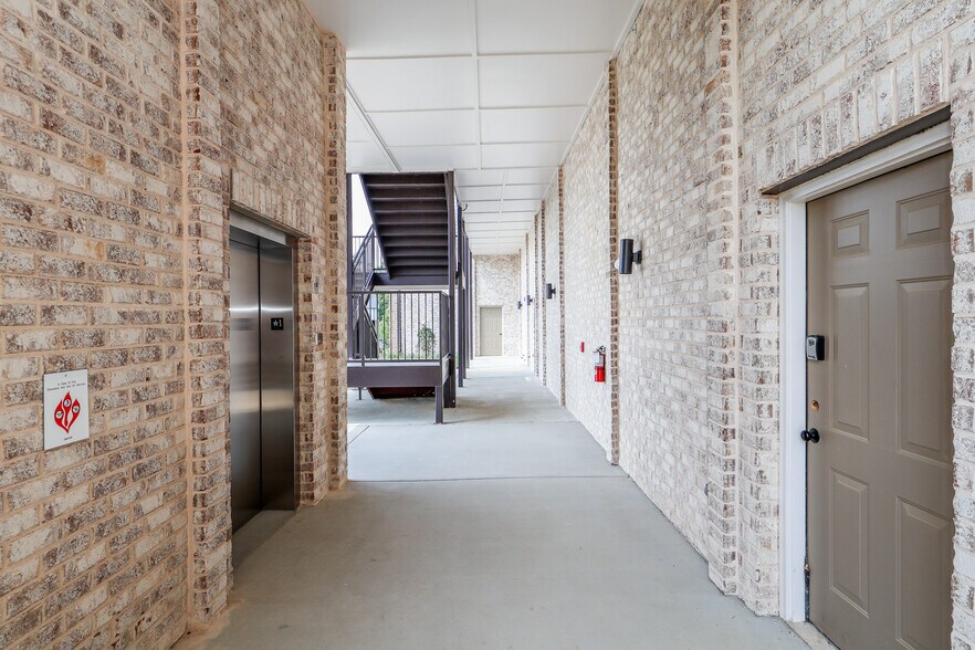 More Photos Of 1004 N Lamar Blvd, Oxford Apartments For Lease