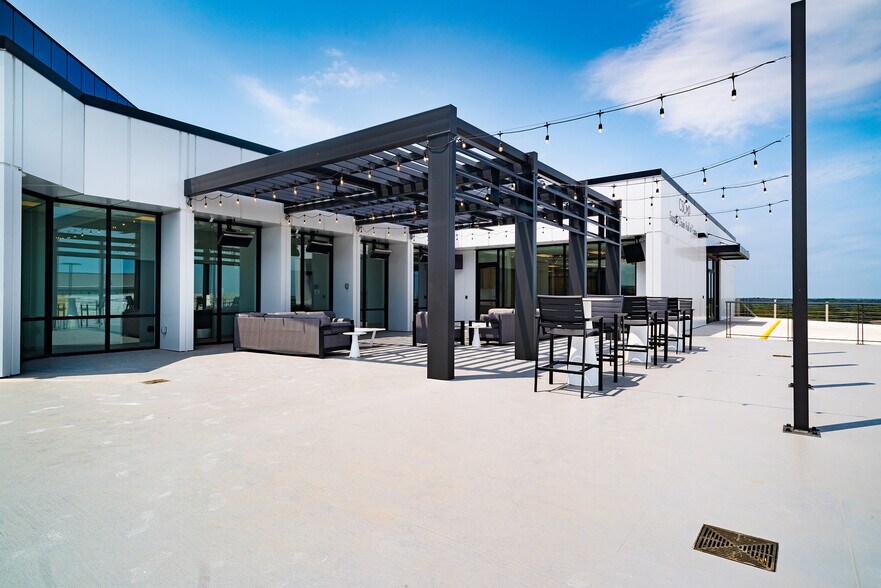 More Photos Of 5111-5115 W JB Hunt Dr, Rogers Unknown For Lease