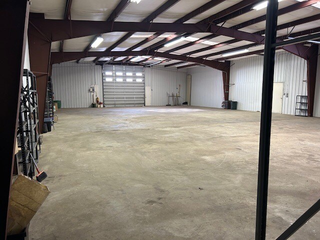 More Photos Of 755 S Beverwyck Rd, Parsippany Warehouse For Lease