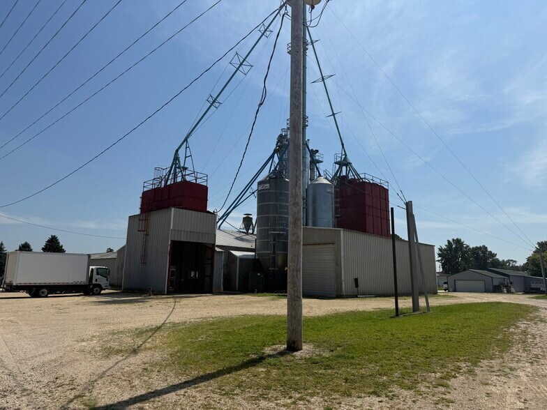 More Photos Of 130 E 11th St, Monticello Specialty For Sale